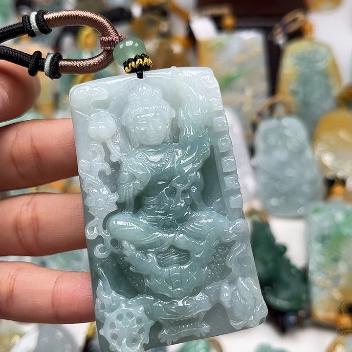 名***写翡翠未镶嵌颈饰虚空藏