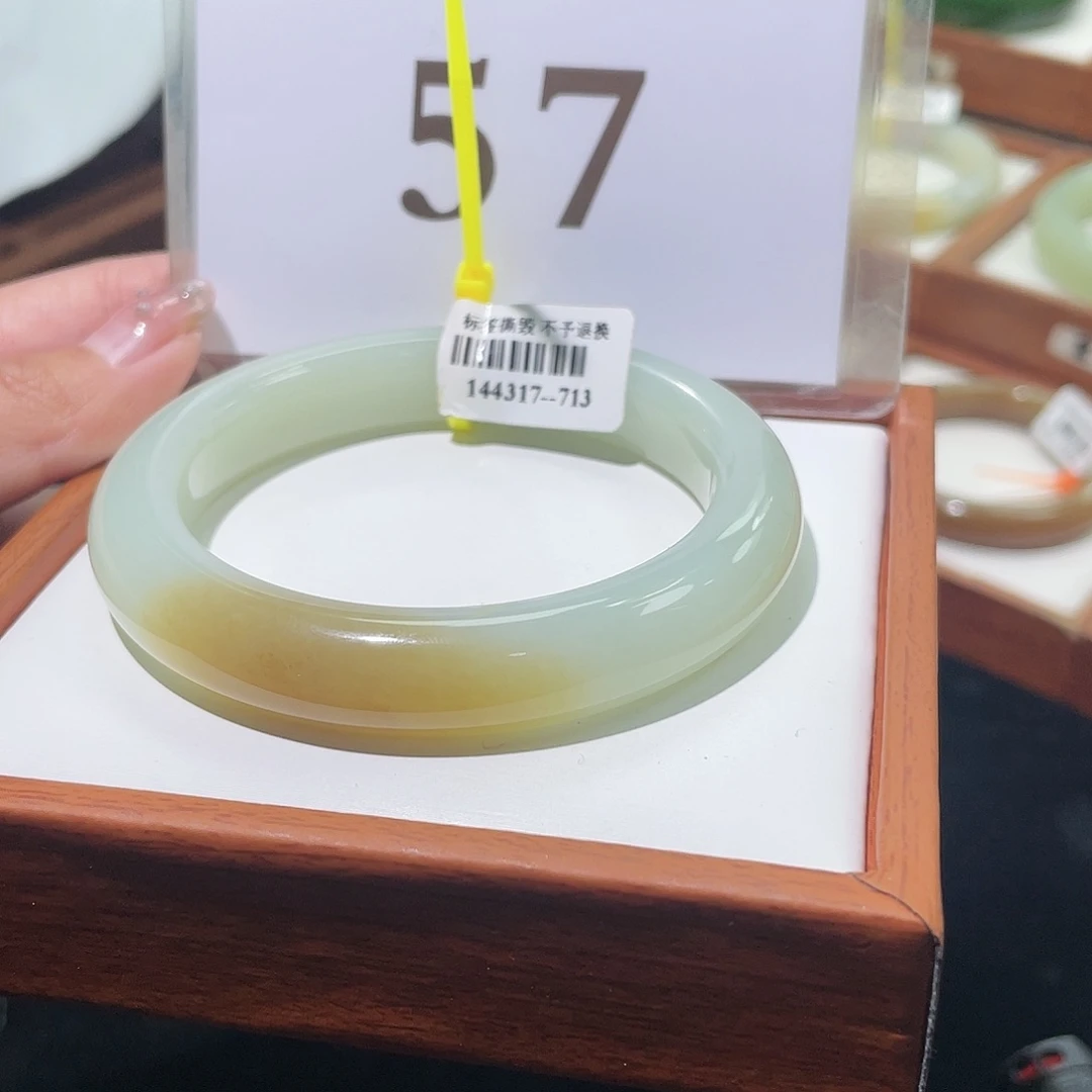 【闪购商品】未镶嵌手镯和田玉