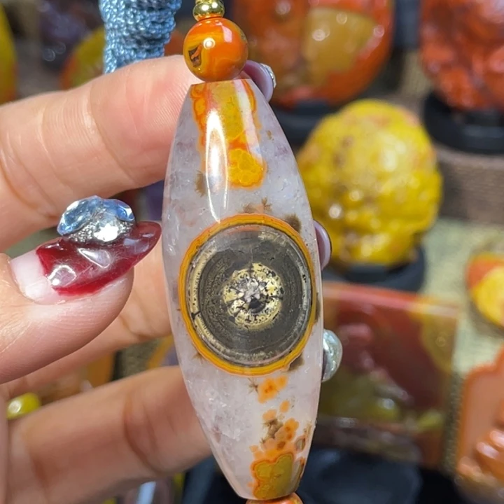 玛瑙/玉髓未镶嵌珠宝奇石品质天眼天珠1800米