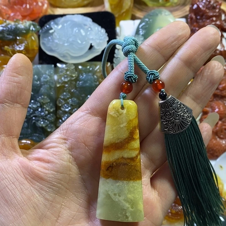 蛇纹石玉未镶嵌颈饰