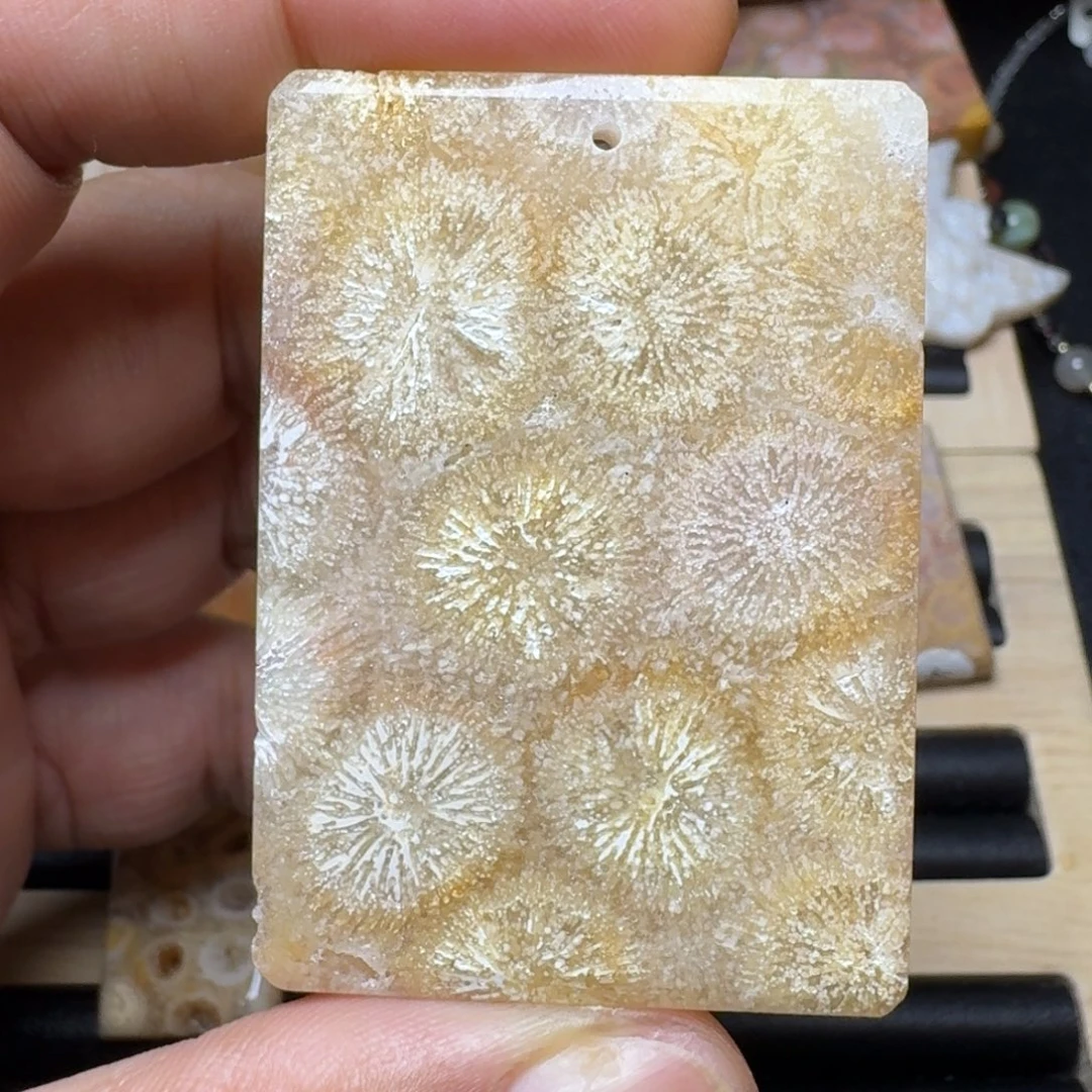 未镶嵌纯天然色有机玉石保真色硅化玉
