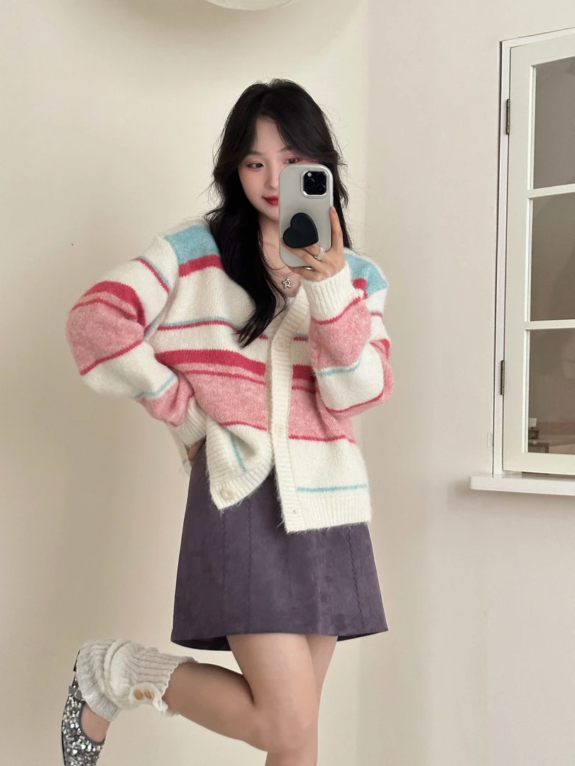 25827撞色条纹温柔系软糯V领开衫女2025春秋新款宽松慵懒毛衣外套