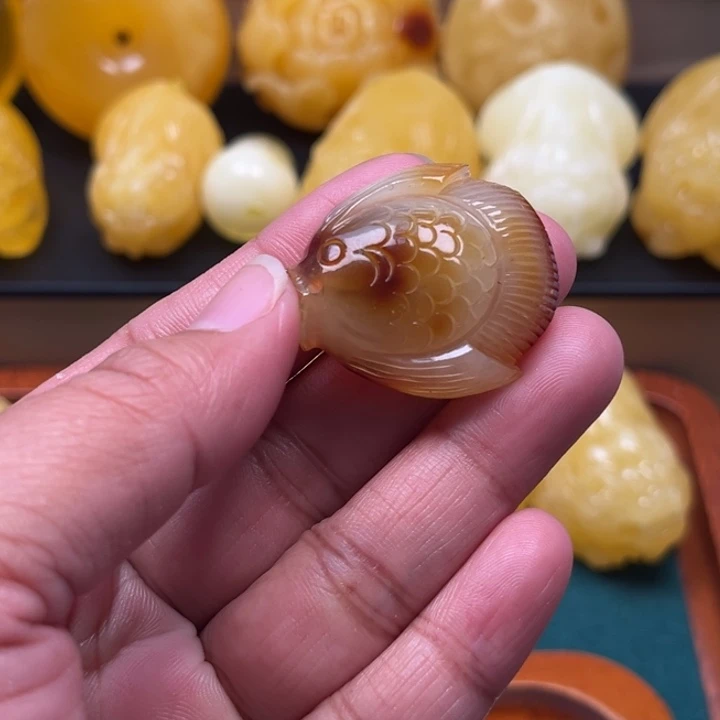 琥珀未镶嵌珠宝奇石M132号微瑕