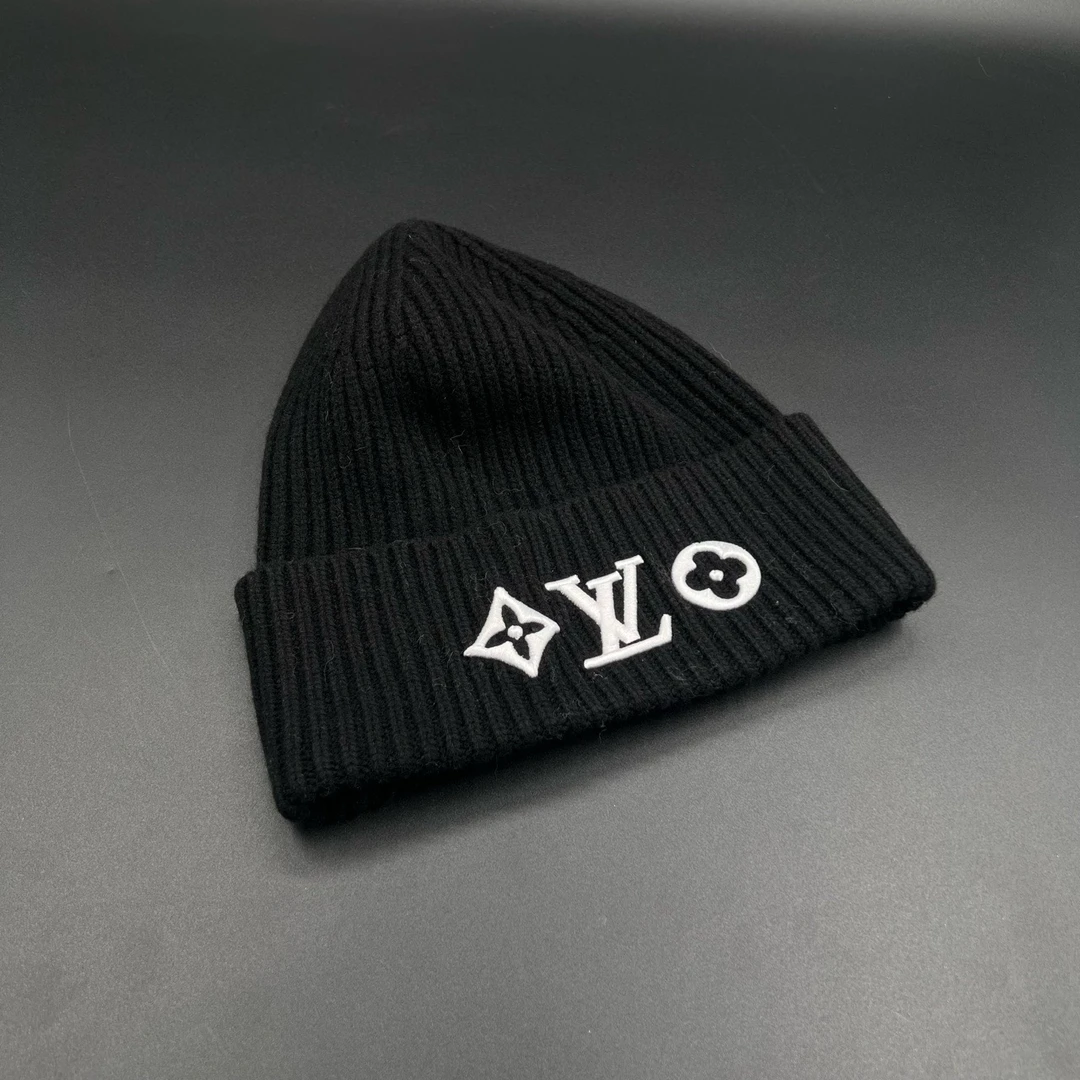 Louis Vuitton lv 黑色刺绣logo冷帽 均码/95新/3900/ki302607