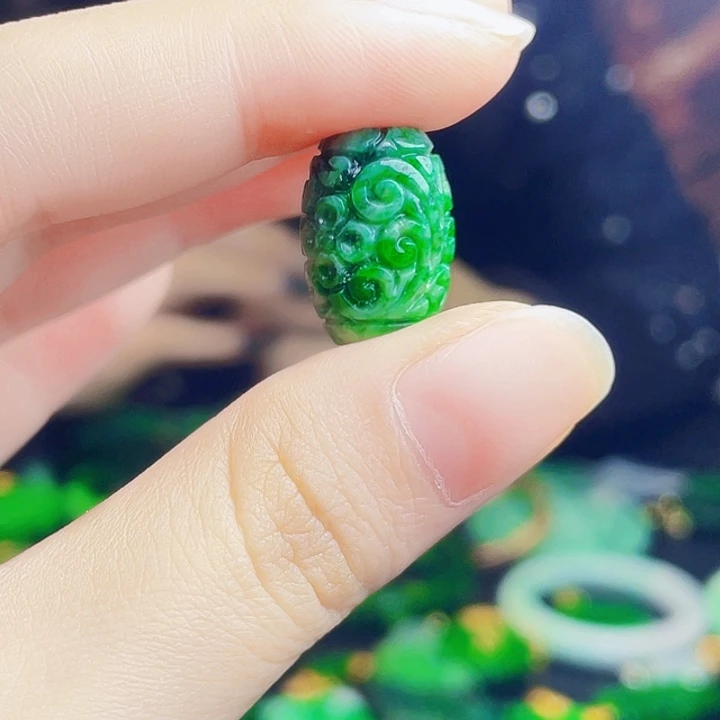 颈饰未镶嵌翡翠多样性