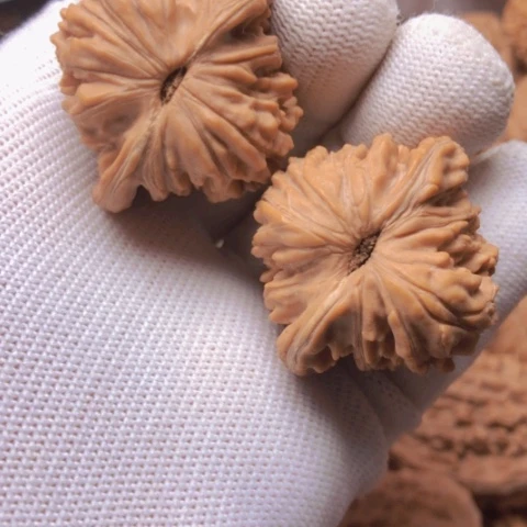 【闪购商品】桃核吊坠四座楼狮子头