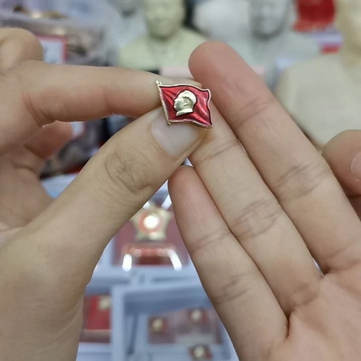 其他普通金属胖*红藏纪念章1枚