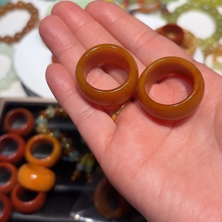 依***尔蛇纹石玉未镶嵌戒指2个