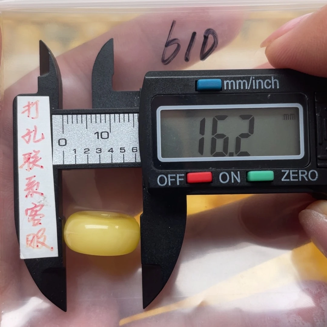 蜜蜡裸石未镶嵌蜜蜡