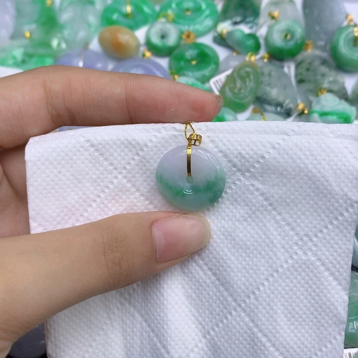 翡翠18K金镶嵌颈饰1111111111111