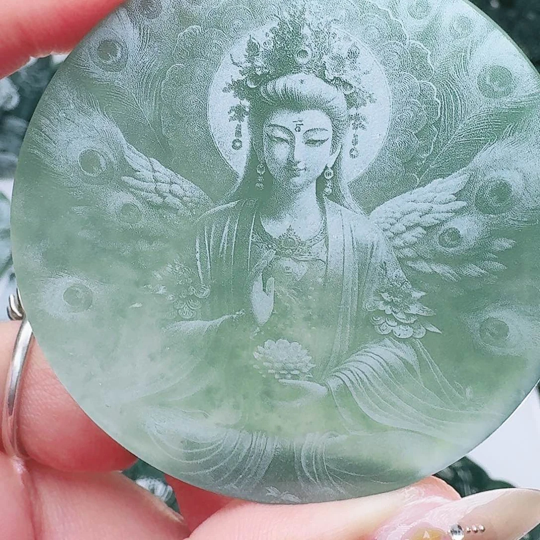 翡翠未镶嵌颈饰多样性发其一