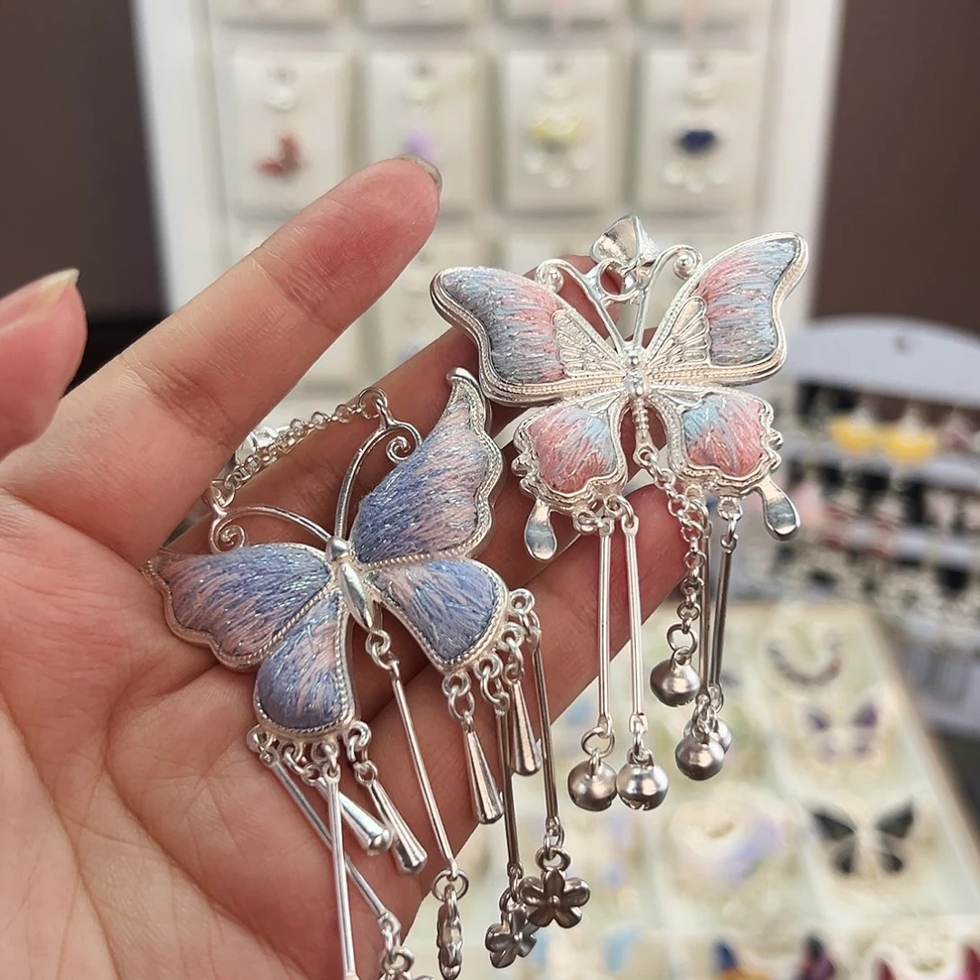 布艺合金苗绣大吊坠