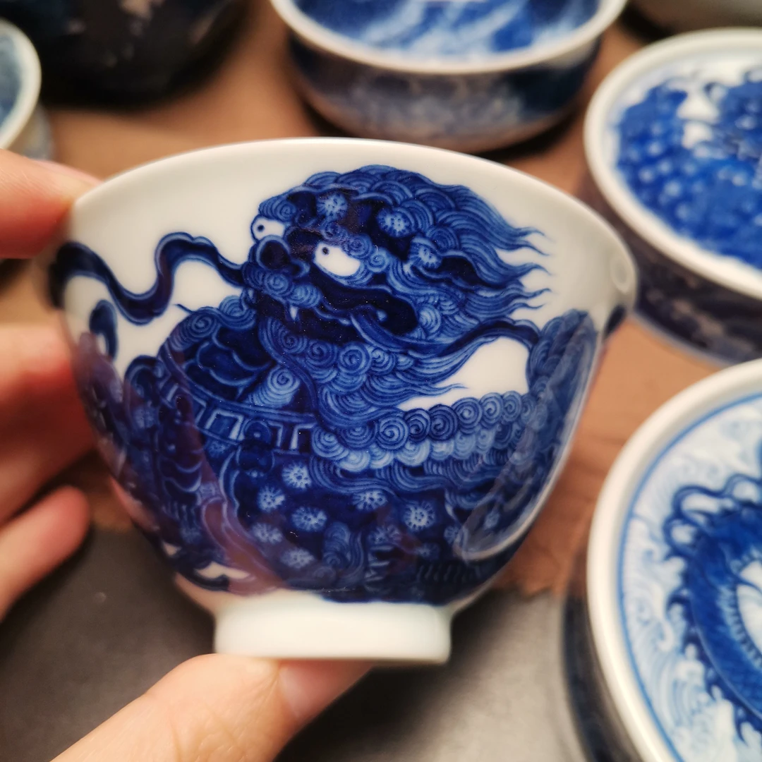 景德镇手绘单狮撇口杯