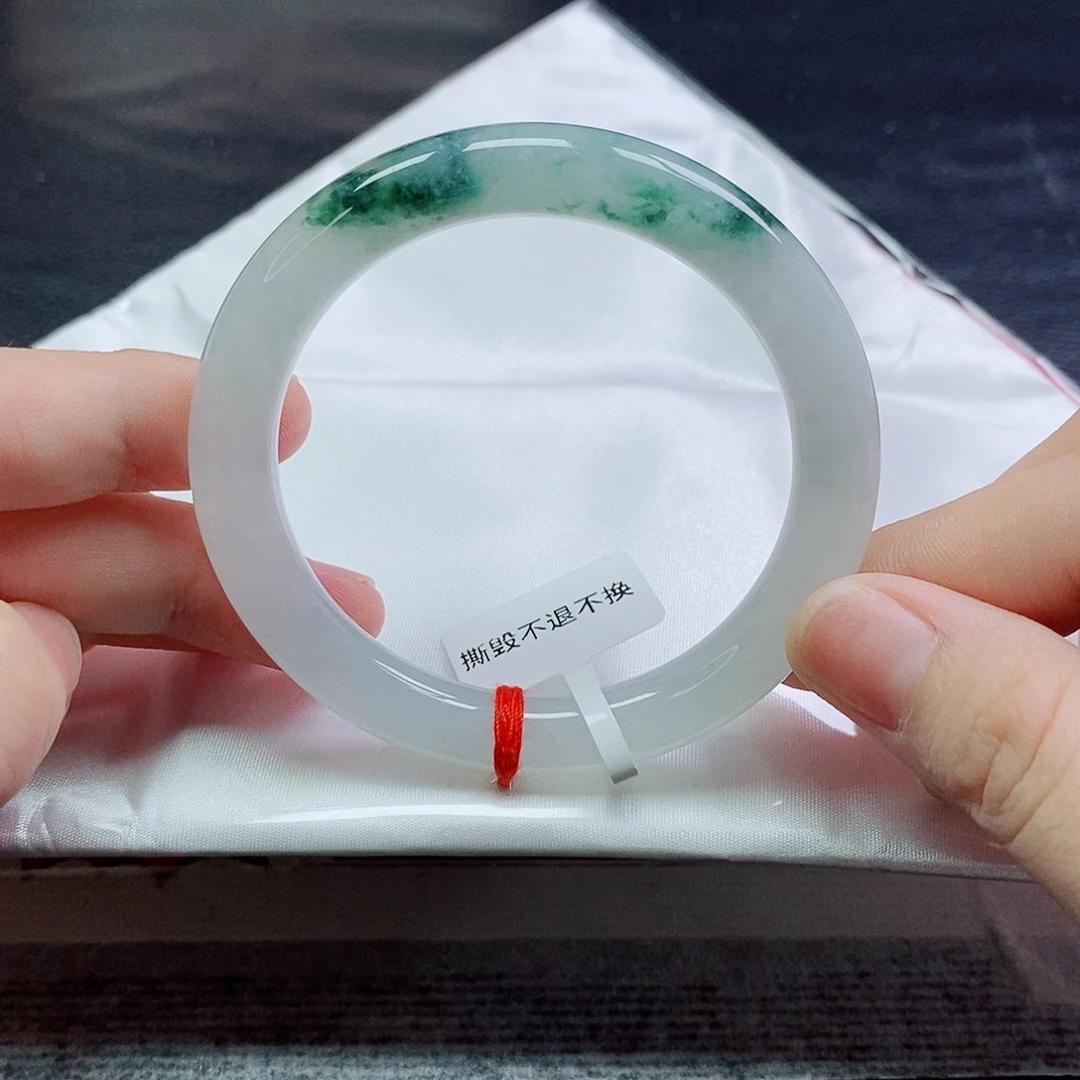 翡翠手镯未镶嵌53圆条飘花 皮纹微抠瑕疵漏