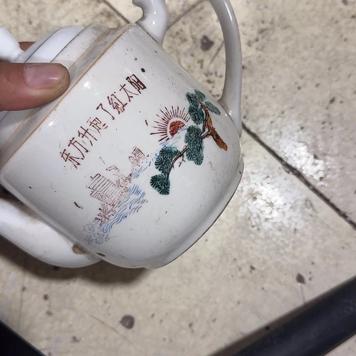 摆件瓷器攀登高峰瓷器