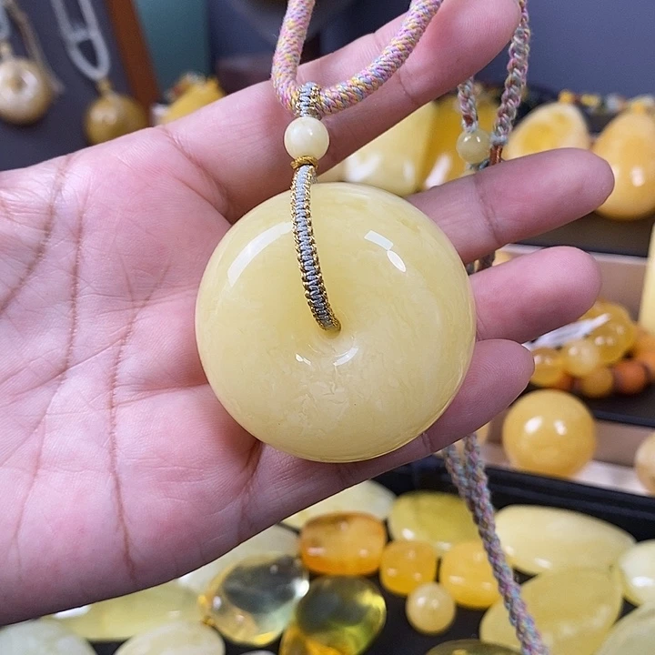 琥珀未镶嵌裸石扣子