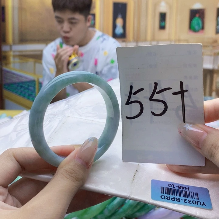 翡翠未镶嵌手镯0009……