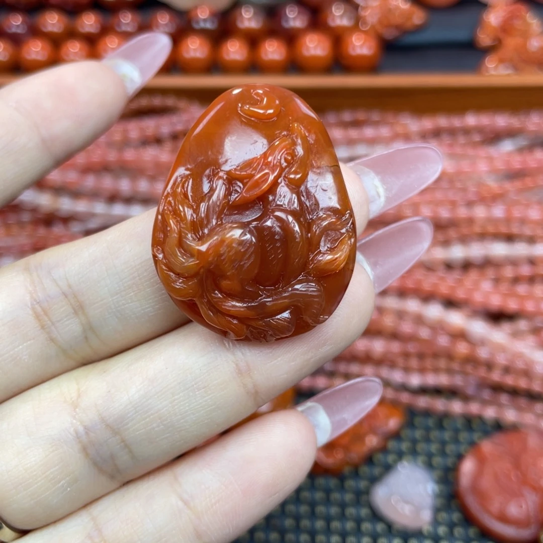 南红玛瑙未镶嵌颈饰九尾狐