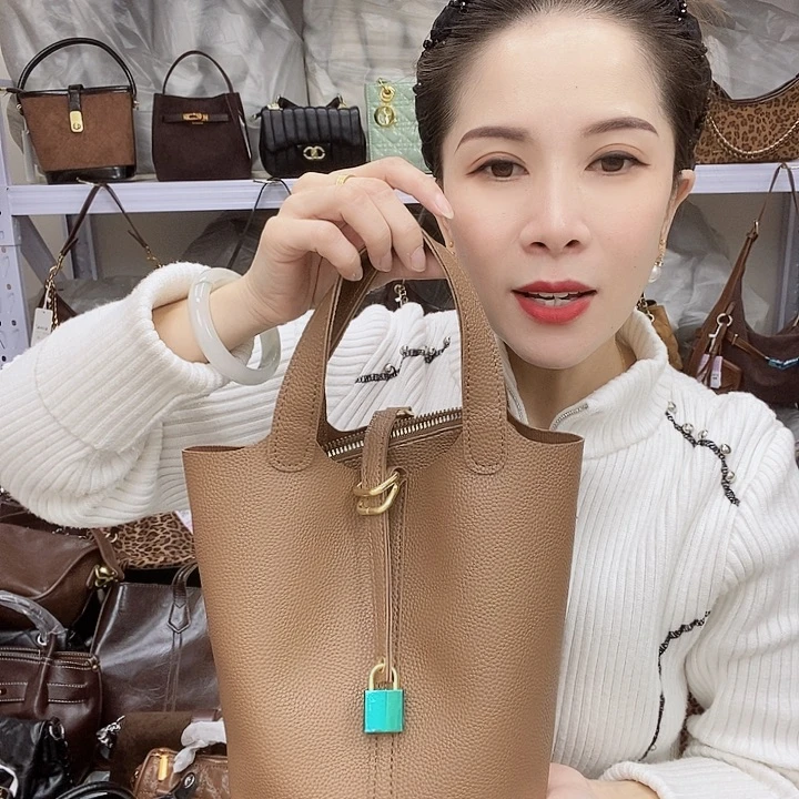 蚕丝小牛剖层皮革PU