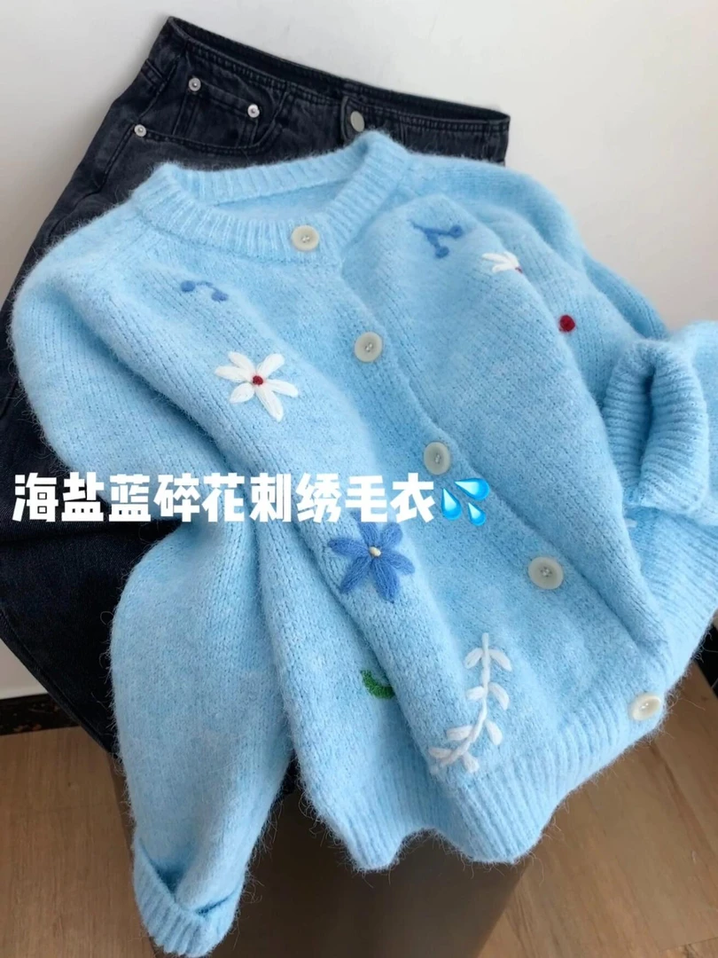 韩系单排扣软糯刺绣花朵毛衣外套女秋冬季宽松圆领时尚针织开衫潮