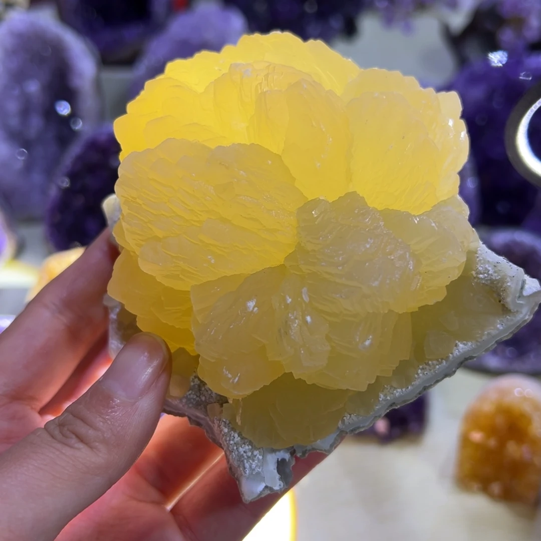 水晶未镶嵌珠宝半成品25方解石花