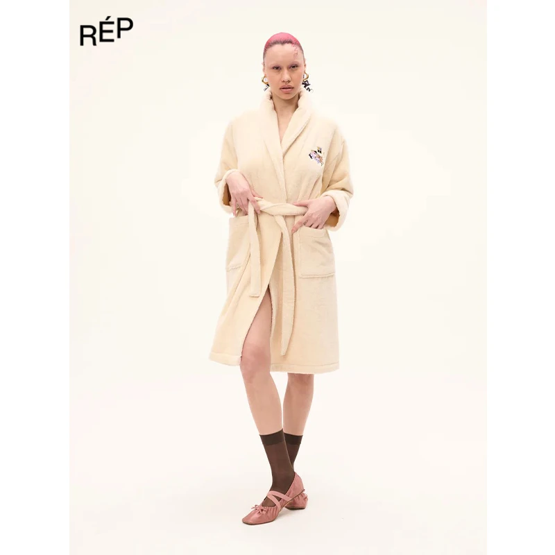CARNE BOLLENTE设计师米色长款外套 25SS TheREPUBLIQUE早春穿搭