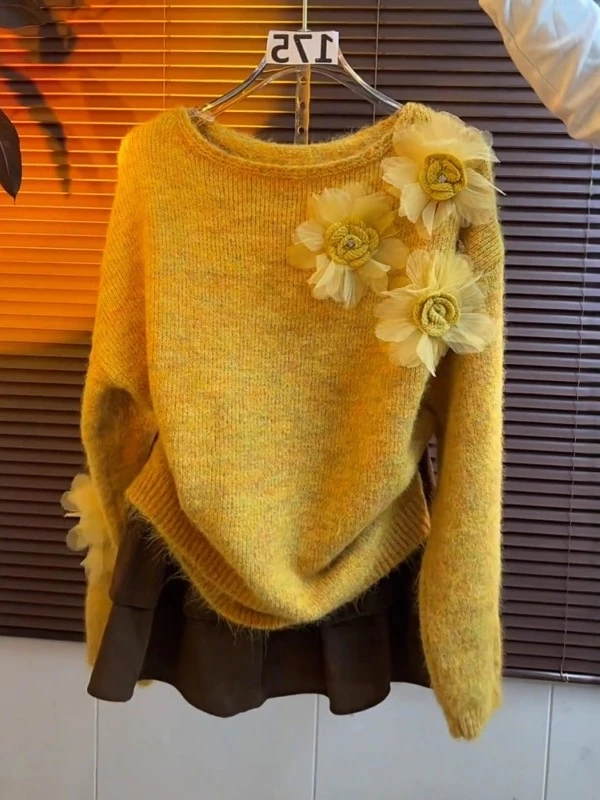 黄色立体花朵圆领毛衣女冬2025新款慵懒风小众显瘦长袖针织衫内搭