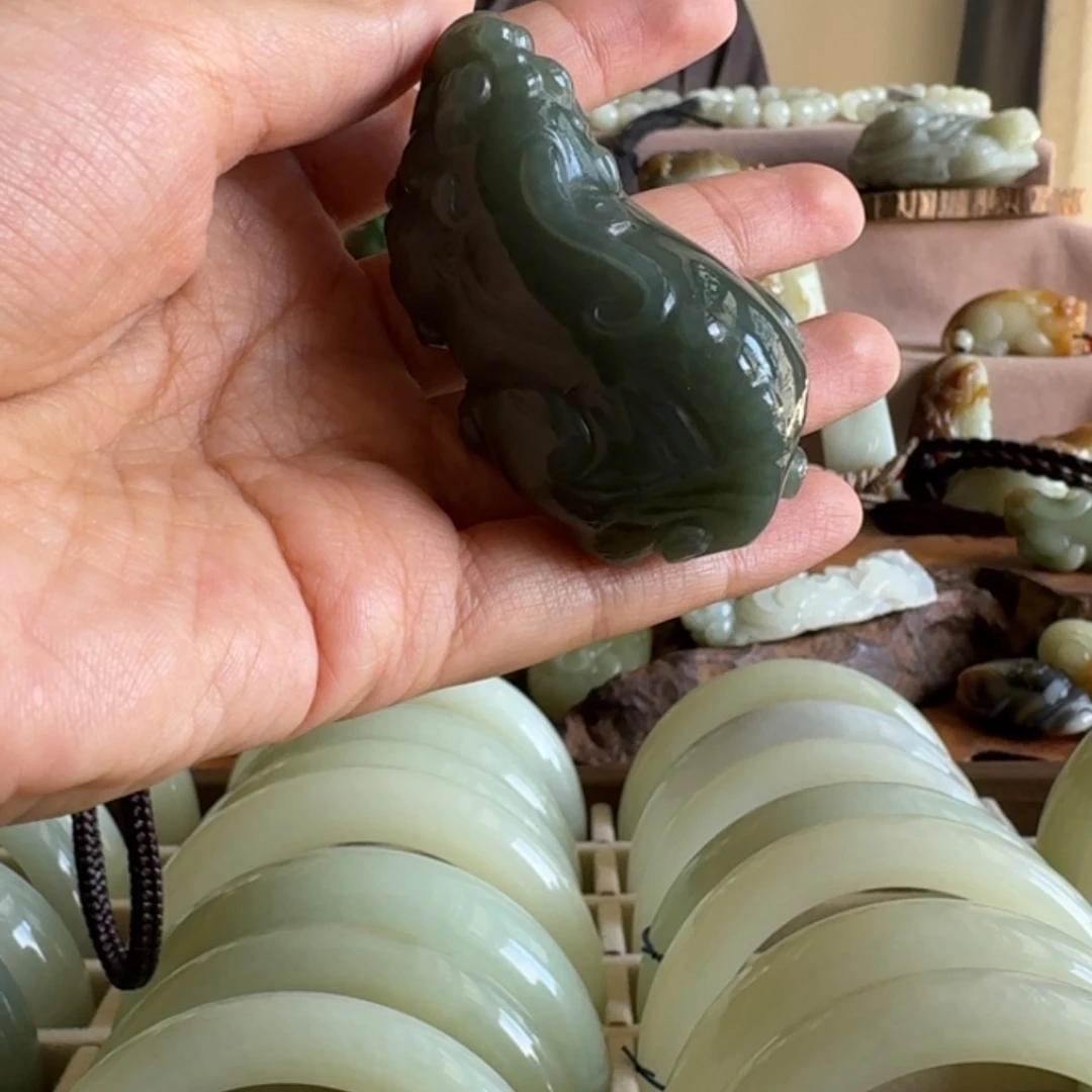 颈饰未镶嵌和田玉（糖玉）