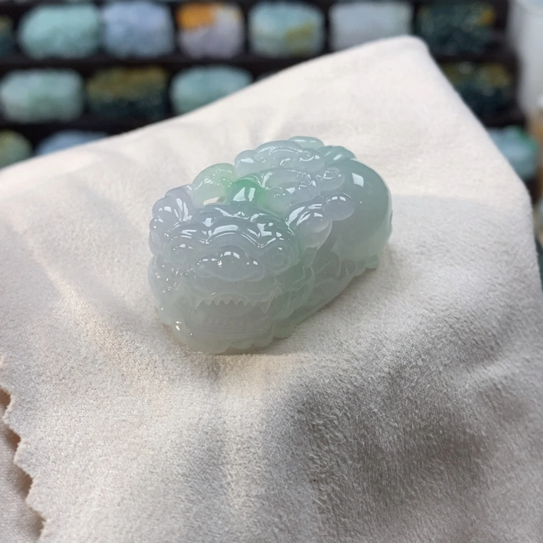 翡翠未镶嵌颈饰天然翡翠吊坠貔貅