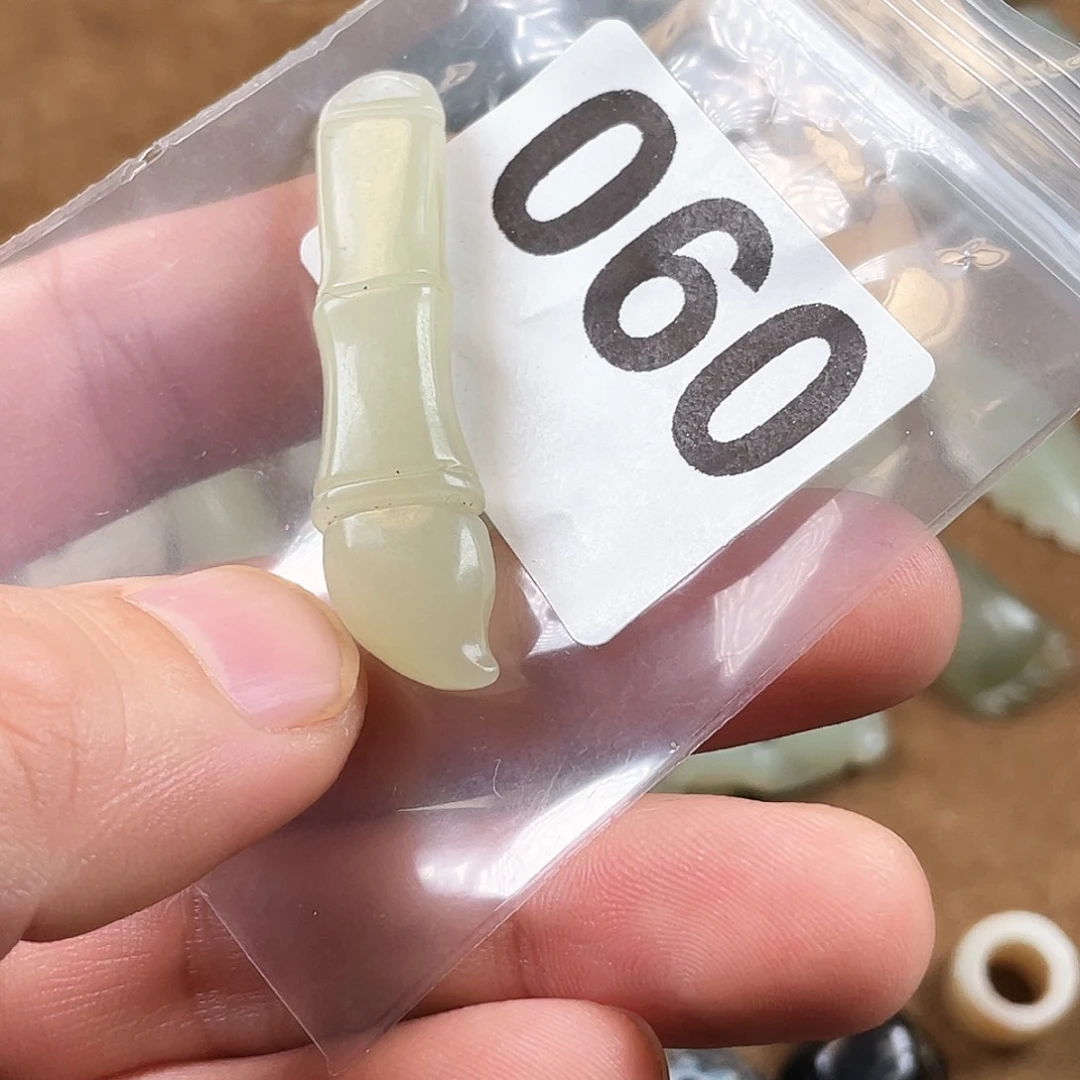 和田玉未镶嵌车挂