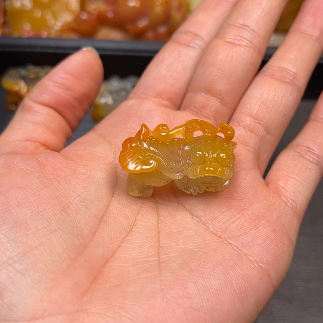 琳***阁石英质玉（黄龙玉）未镶嵌颈饰