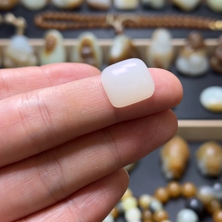 和田玉（糖玉）未镶嵌颈饰