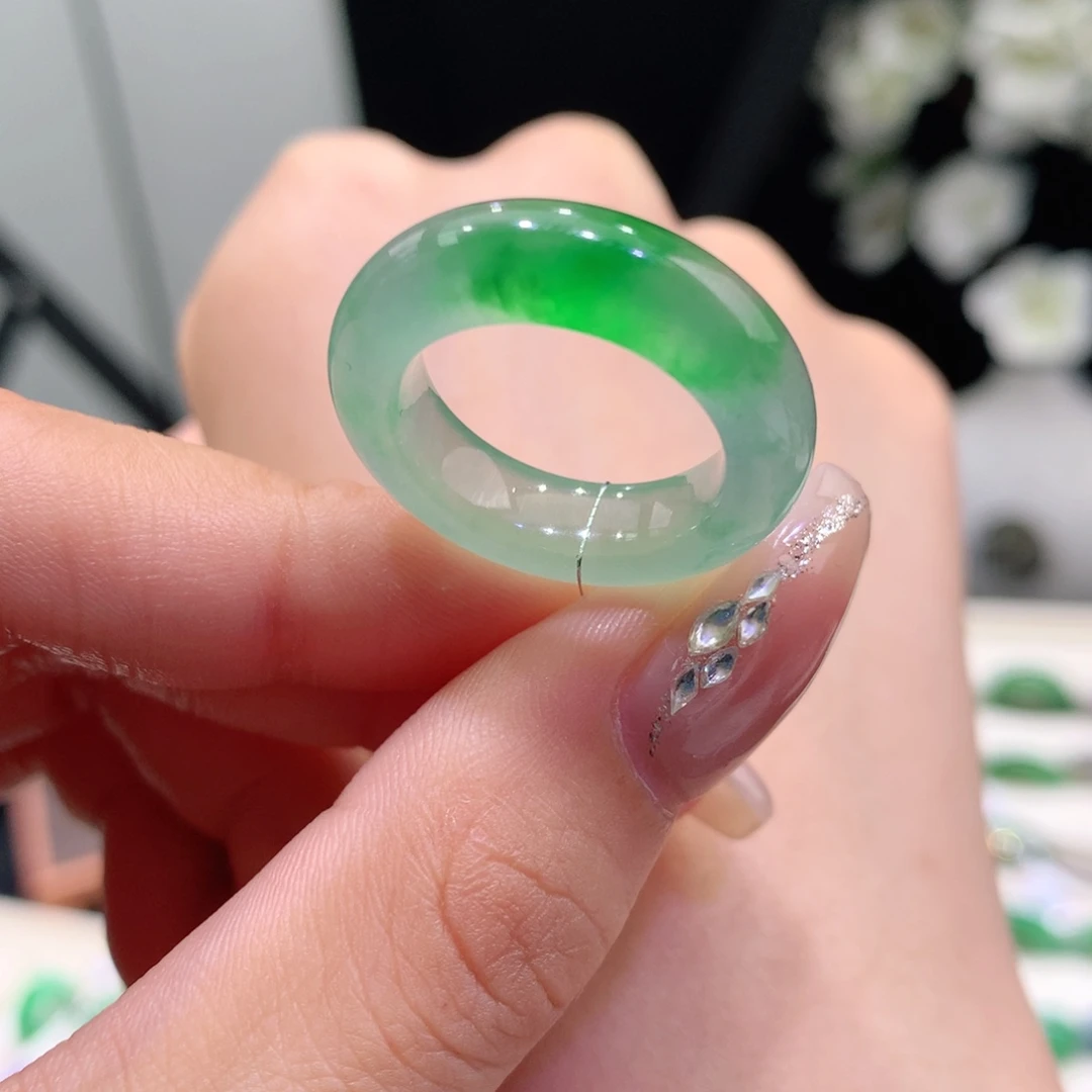 翡翠未镶嵌戒指翡翠