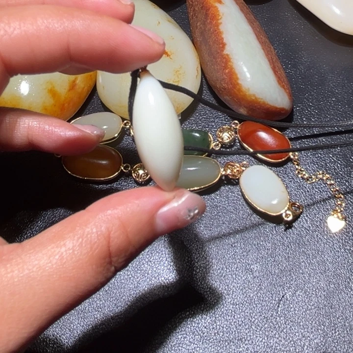 和田玉未镶嵌珠宝奇石