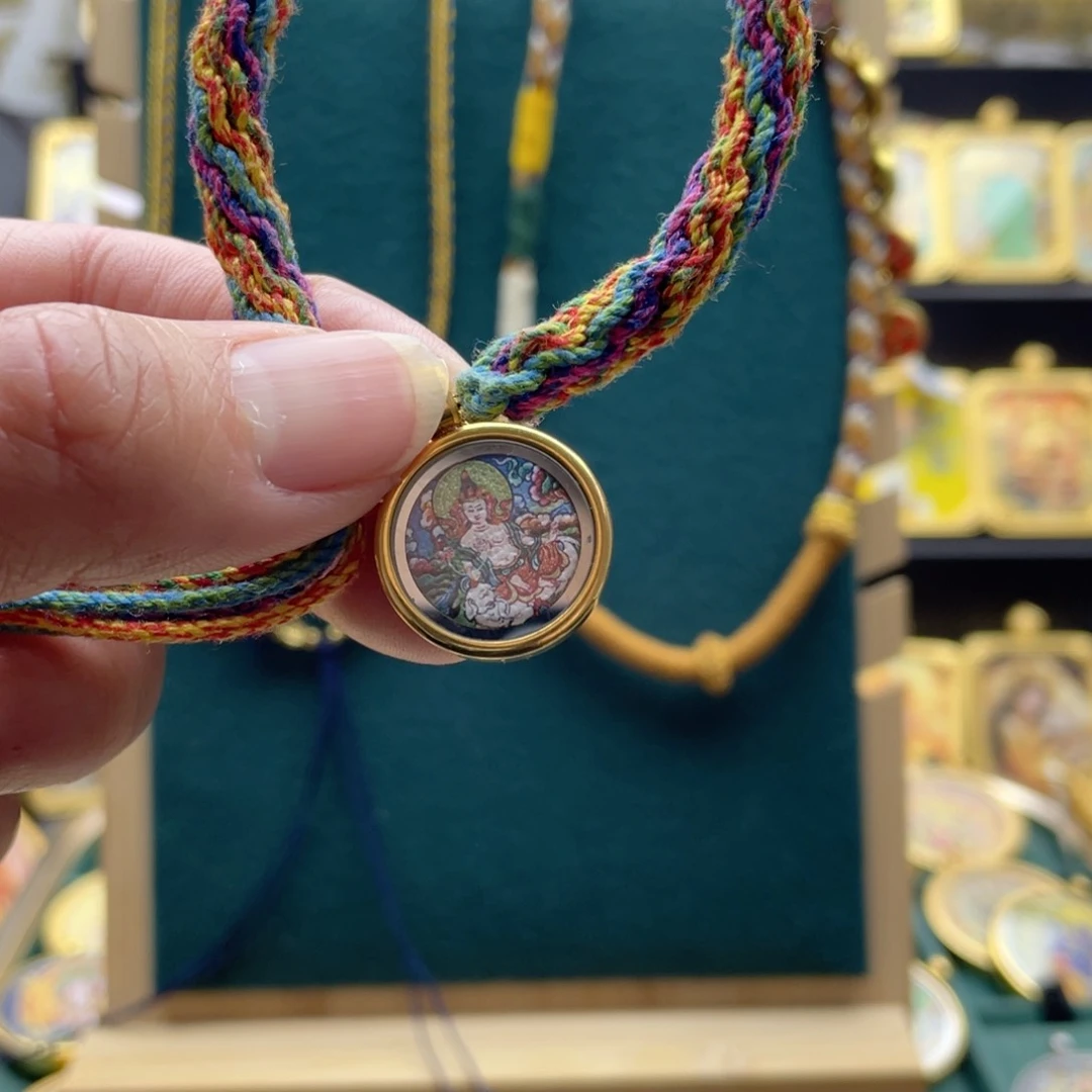 吊坠l****n唐卡等多种形式进行的展览