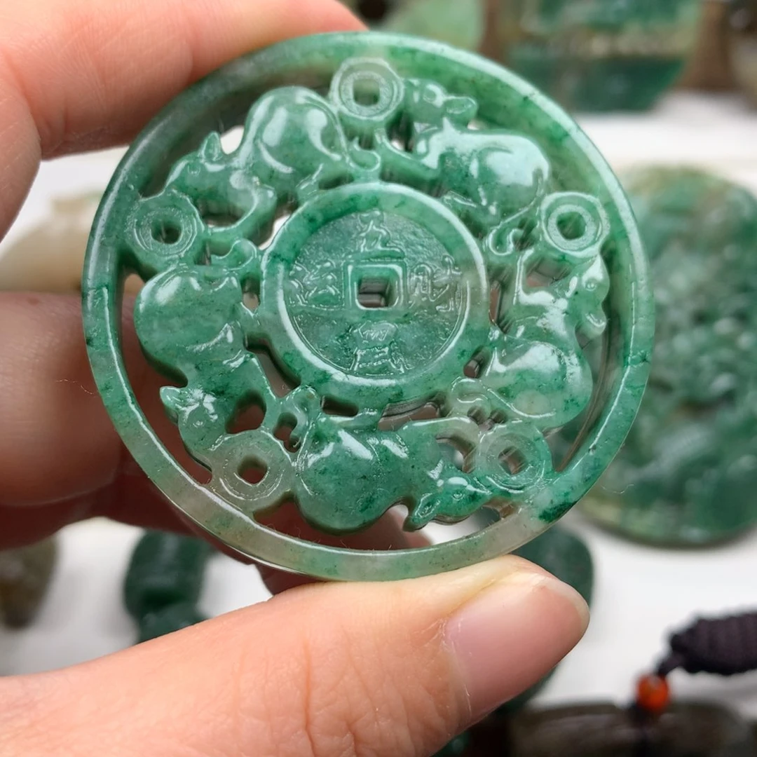 独山玉颈饰未镶嵌金*