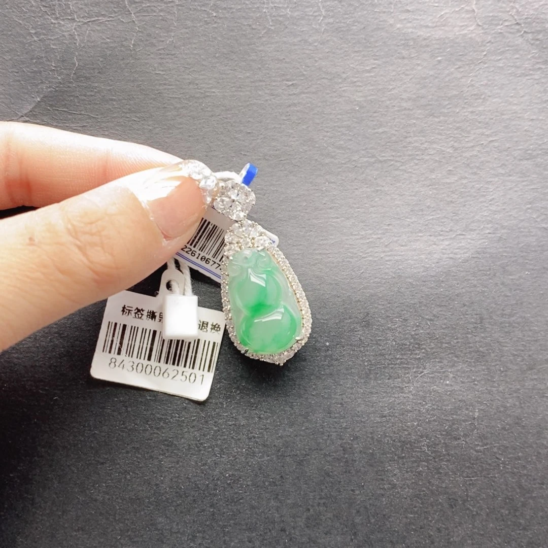 石英质玉未镶嵌颈饰
