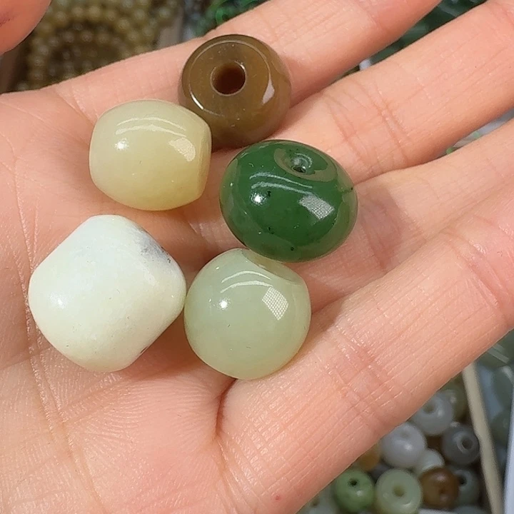 杨***哟和田玉（糖玉）未镶嵌颈饰拍5
