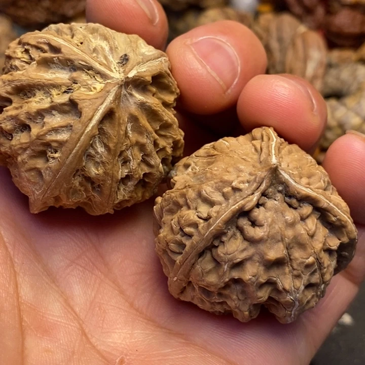 文玩核桃吊坠拿姐工艺50