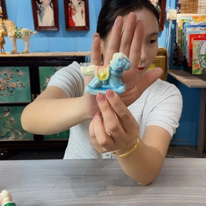 竖款纯手工制作唐三彩