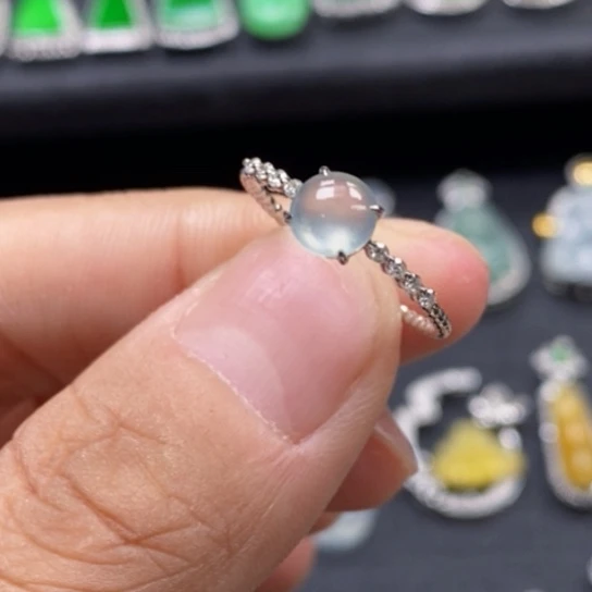 翡翠18K金镶嵌颈饰戒指