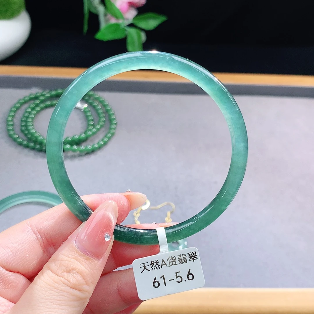 未镶嵌手镯（圆镯）翡翠