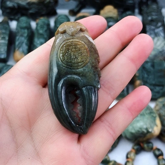 岫岩河磨玉（透闪石质玉）未镶嵌把件