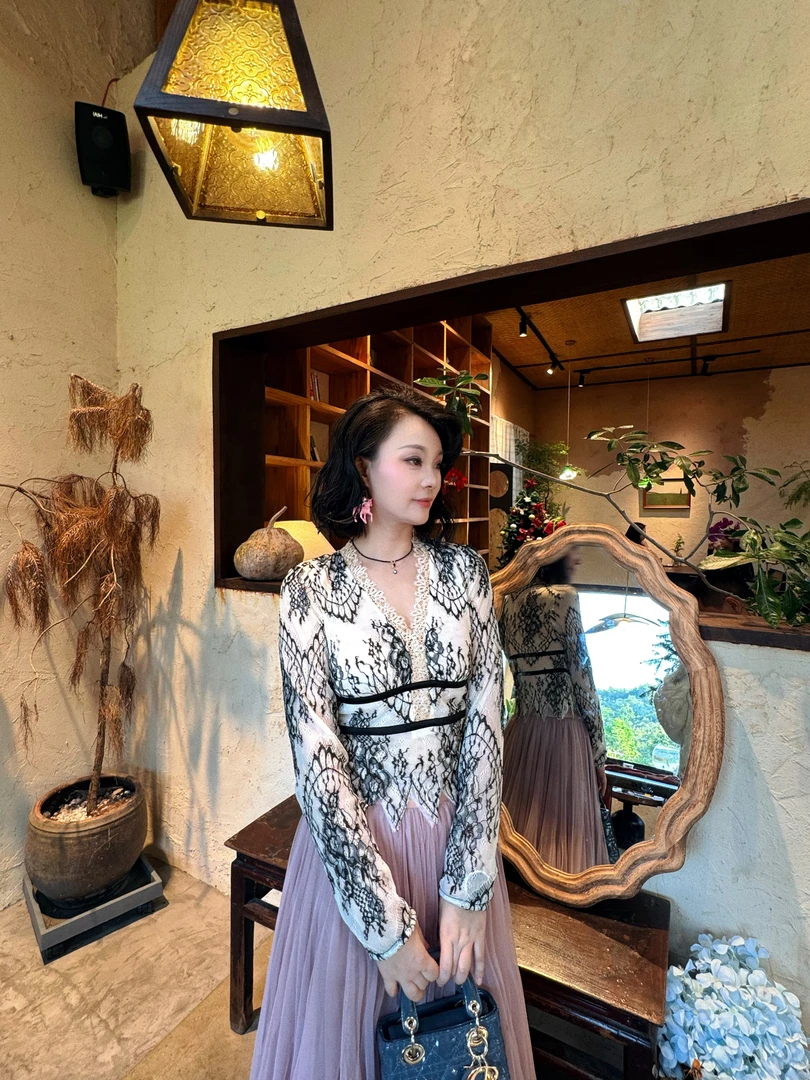 (长袖）时尚上衣美背优雅风性感纯欲风重工蕾丝上衣