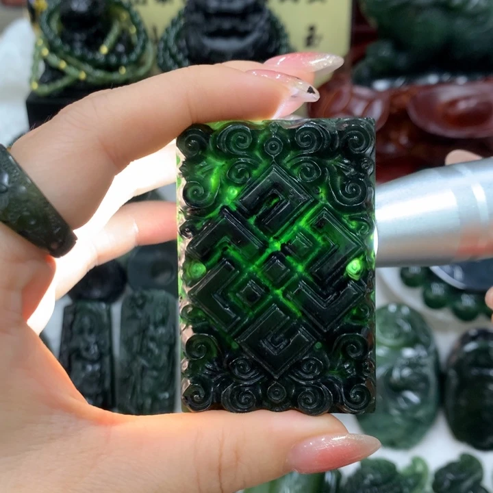 蛇纹石玉未镶嵌颈饰