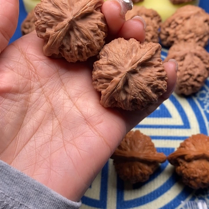 桃核吊坠宫灯4.3核桃
