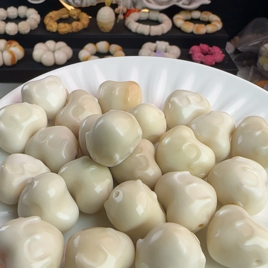 菩提根/象牙果吊坠微瑕疵微瑕疵白色黄油爱心6颗