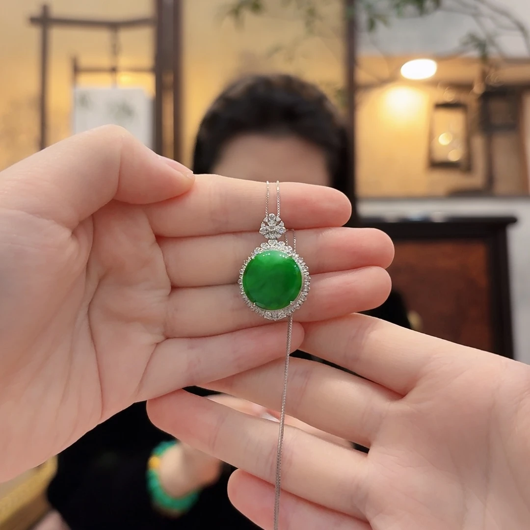 翡翠18K金镶嵌吊坠(赠链)