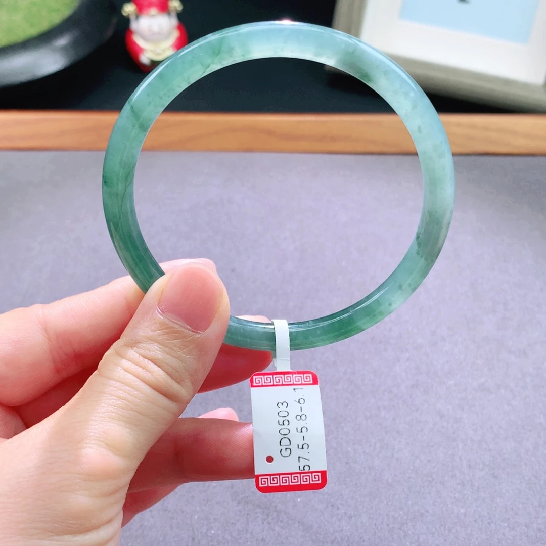翡翠手镯未镶嵌天然翡翠手镯