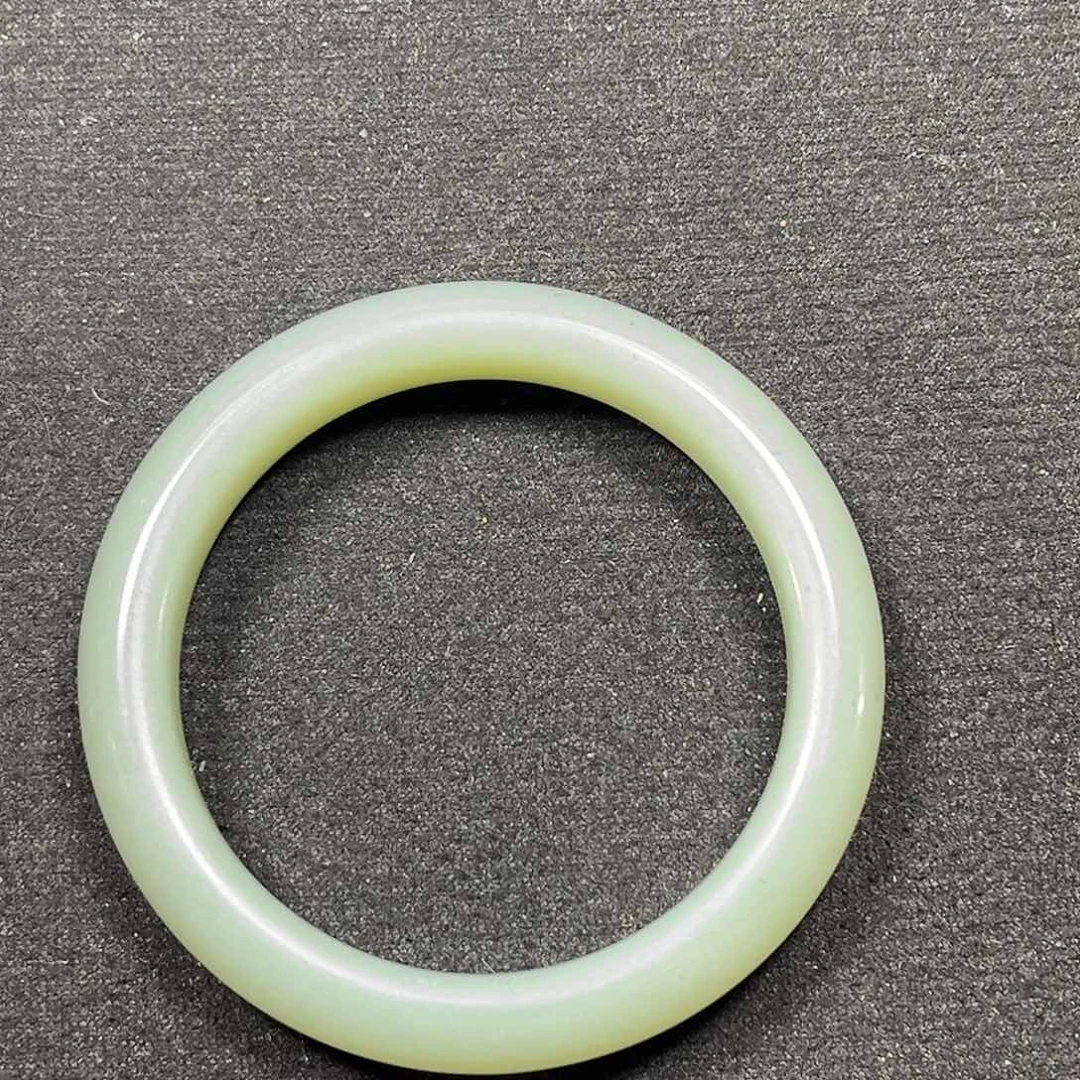 和田玉未镶嵌手镯且末进矿青白手镯60圈口微瑕疵